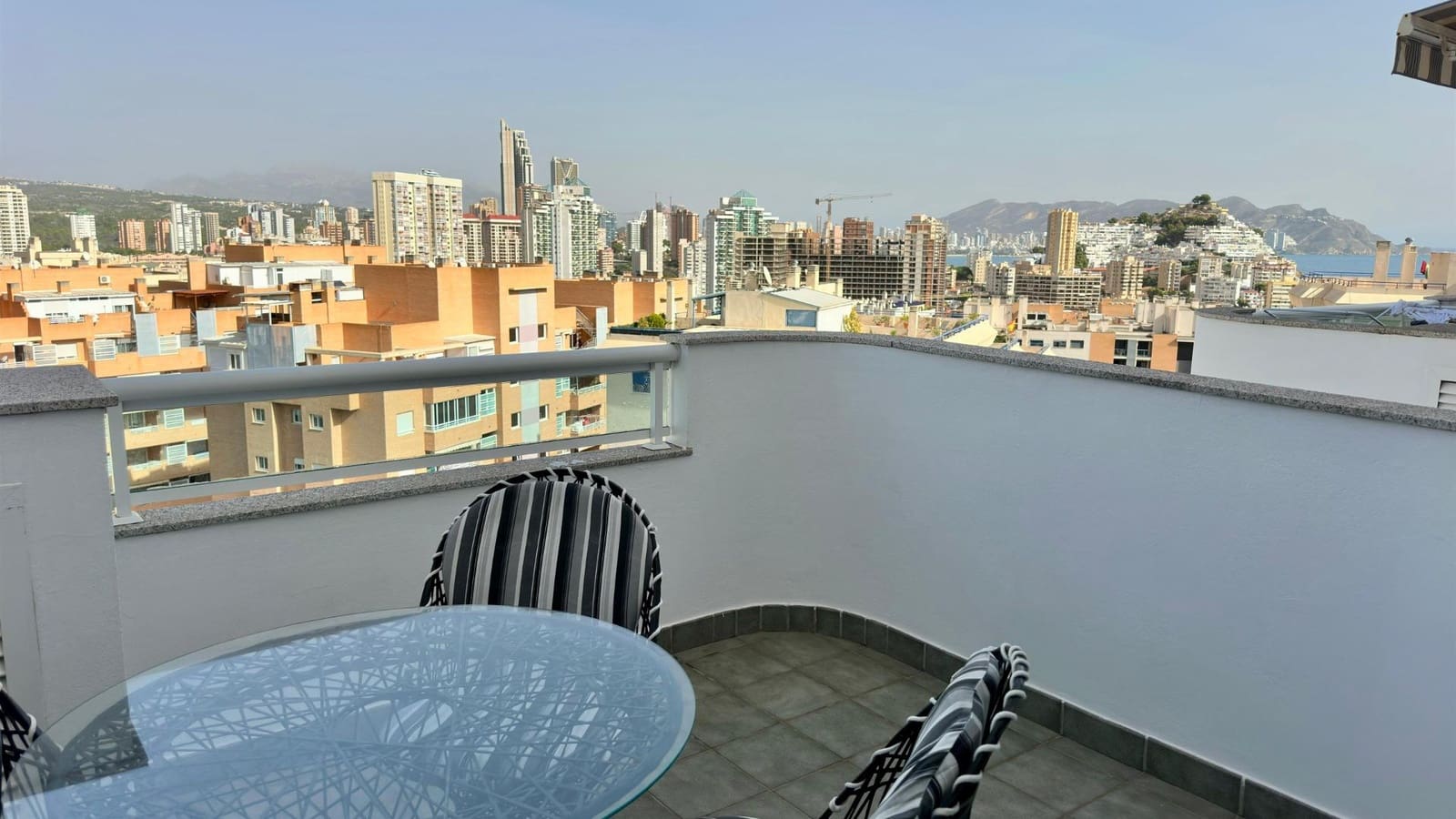 Appartement de 2 chambres à louer à La Villajoyosa / Vila Joiosa avec piscine - 950 € (Ref: 8017617)