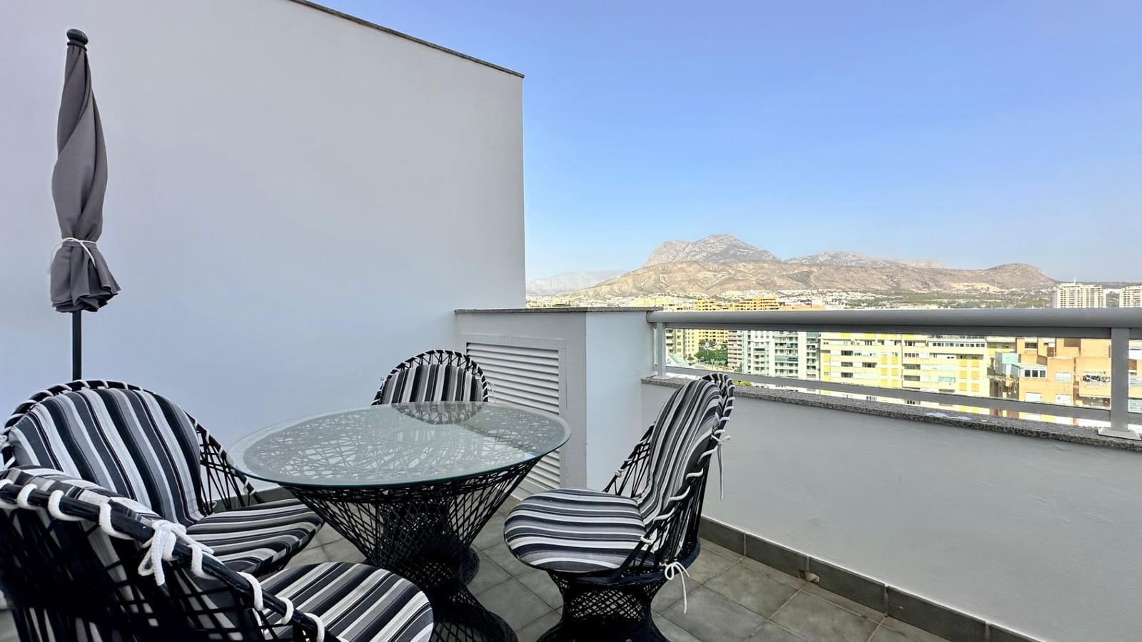 Appartement de 2 chambres à louer à La Villajoyosa / Vila Joiosa avec piscine - 950 € (Ref: 8017617)