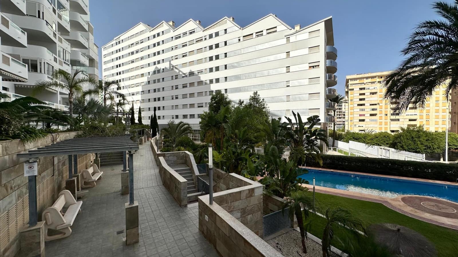 Appartement de 2 chambres à louer à La Villajoyosa / Vila Joiosa avec piscine - 950 € (Ref: 8017617)