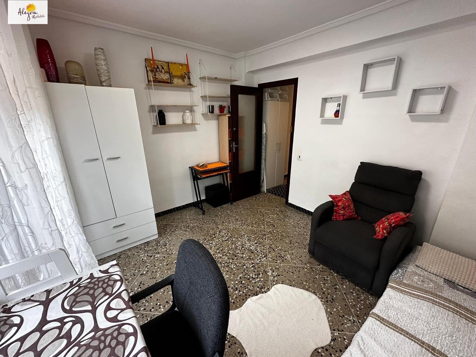 2 slaapkamer Appartement te huur in Valencia stad - € 1.100 (Ref: 8026793)