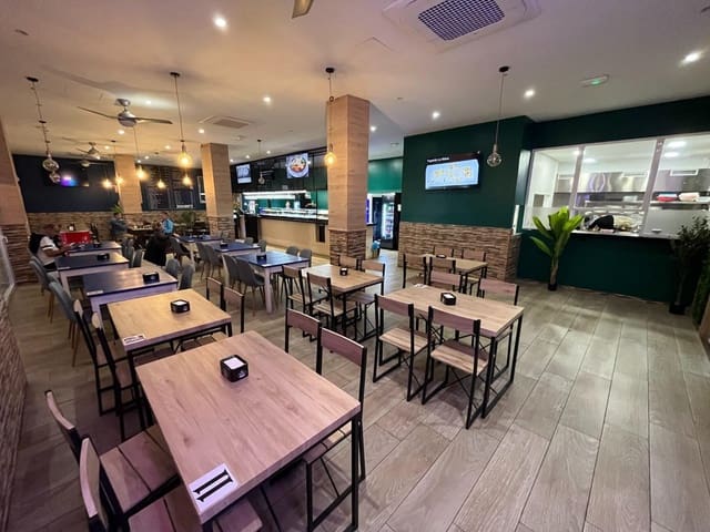 Business for sale in Levante, Benidorm - € 900,000 (Ref: 8053373)