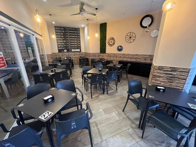 Business for sale in Levante, Benidorm - € 900,000 (Ref: 8053373)