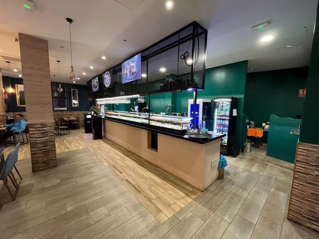 Business for sale in Levante, Benidorm - € 900,000 (Ref: 8053373)