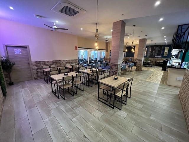 Business for sale in Levante, Benidorm - € 900,000 (Ref: 8053373)