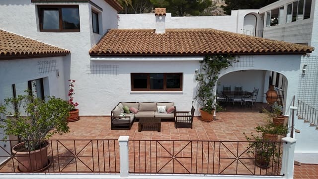 5 quarto Moradia para venda em Altea com piscina - 1 650 000 € (Ref: 8098099)