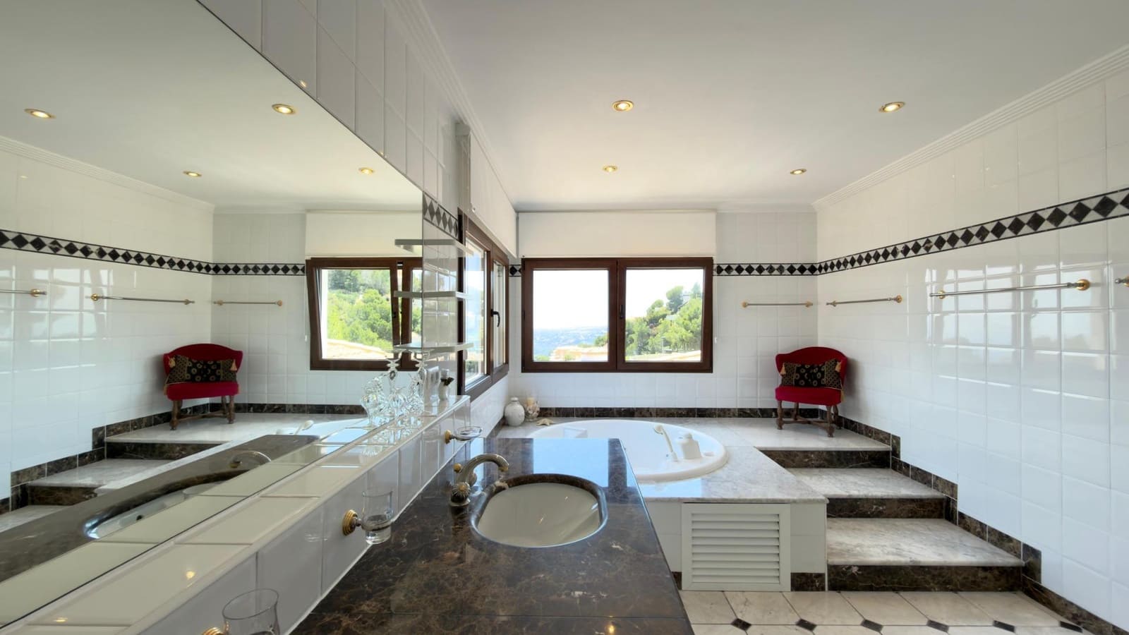 5 quarto Moradia para venda em Altea com piscina - 1 650 000 € (Ref: 8098099)