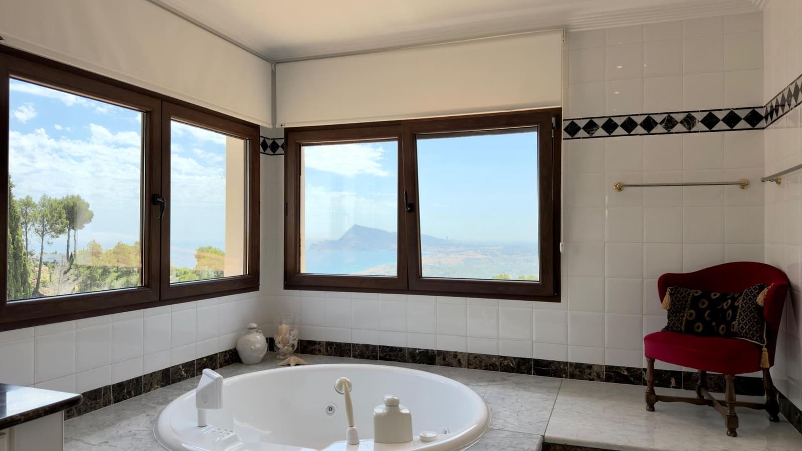 5 quarto Moradia para venda em Altea com piscina - 1 650 000 € (Ref: 8098099)