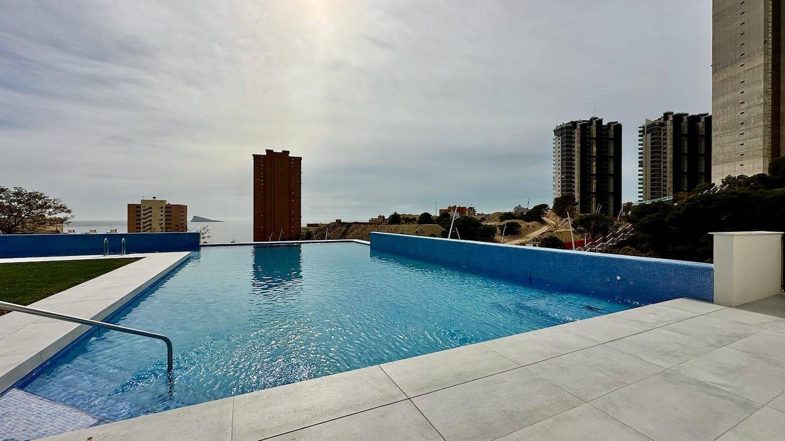 2 quarto Apartamento para venda em Benidorm com piscina garagem - 570 000 € (Ref: 8102276)