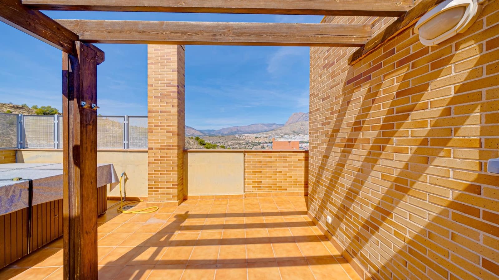 1 makuuhuone Kattohuoneisto vuokrattavana paikassa La Villajoyosa / Vila Joiosa mukana uima-altaan 
autotalli - 950 € (Ref: 8202167)