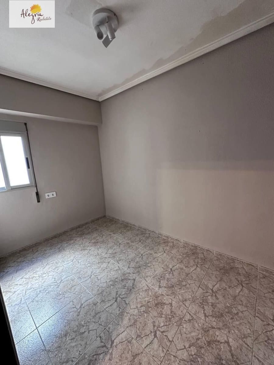 3 bedroom Apartment for rent in Torrent - € 900 (Ref: 8263281)