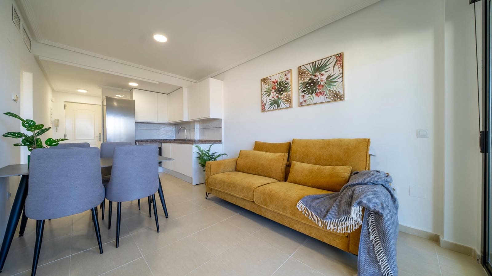 4 sypialnia Apartament na sprzedaż w Montiboli z basenem garażem - 380 000 € (Ref: 8263283)