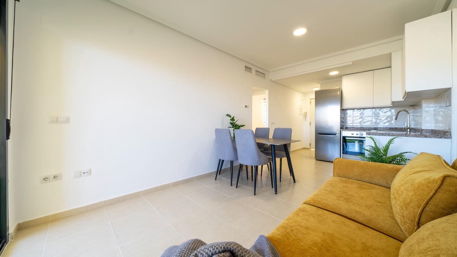 4 sypialnia Apartament na sprzedaż w Montiboli z basenem garażem - 380 000 € (Ref: 8263283)