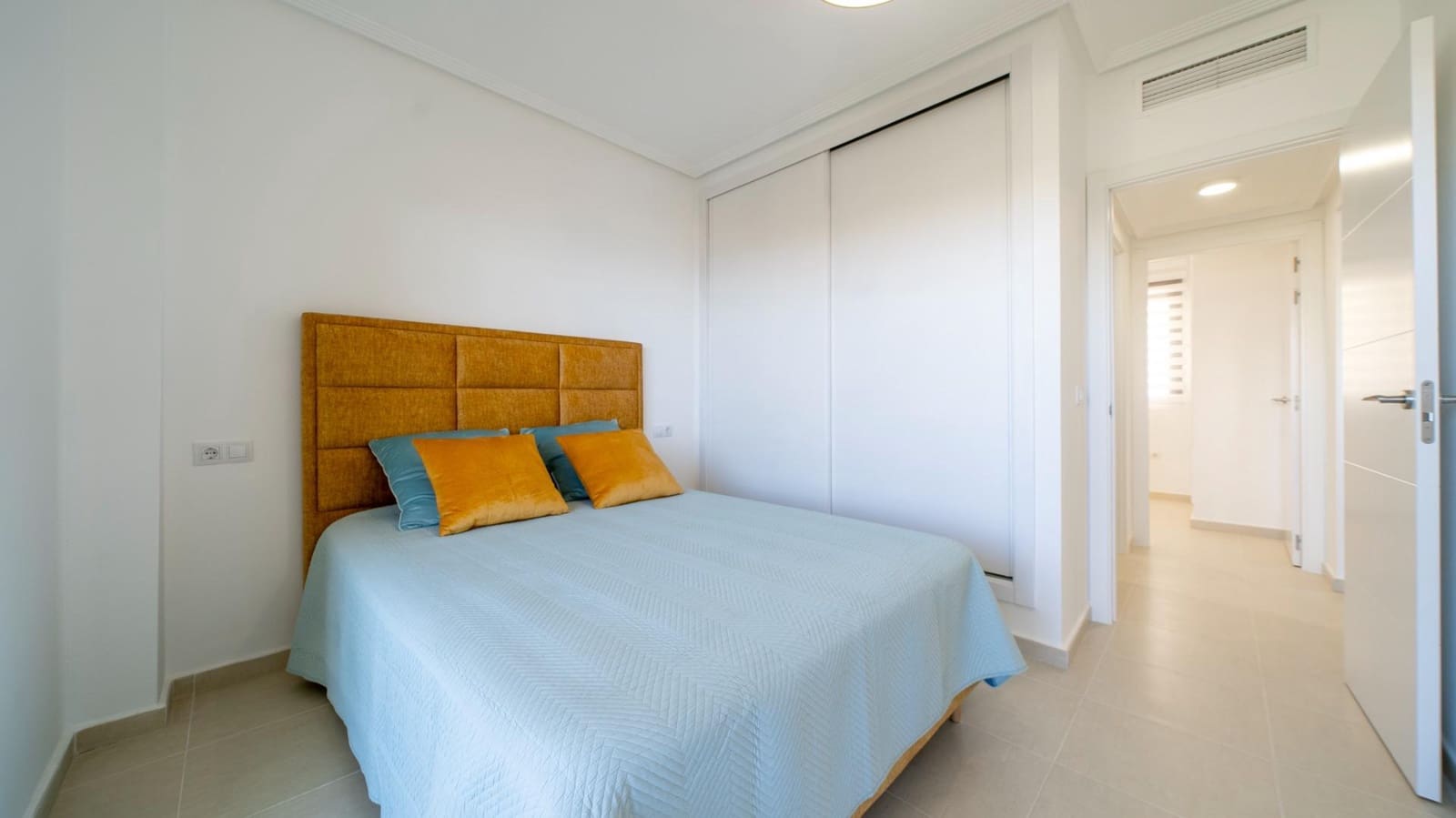4 sypialnia Apartament na sprzedaż w Montiboli z basenem garażem - 380 000 € (Ref: 8263283)