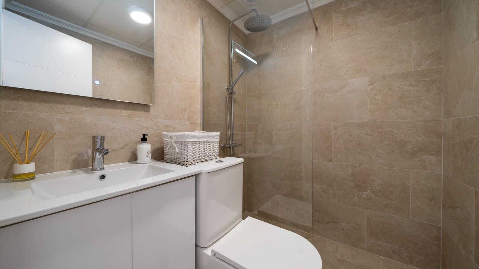 4 sypialnia Apartament na sprzedaż w Montiboli z basenem garażem - 380 000 € (Ref: 8263283)