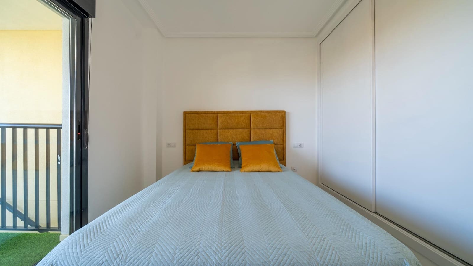 4 sypialnia Apartament na sprzedaż w Montiboli z basenem garażem - 380 000 € (Ref: 8263283)