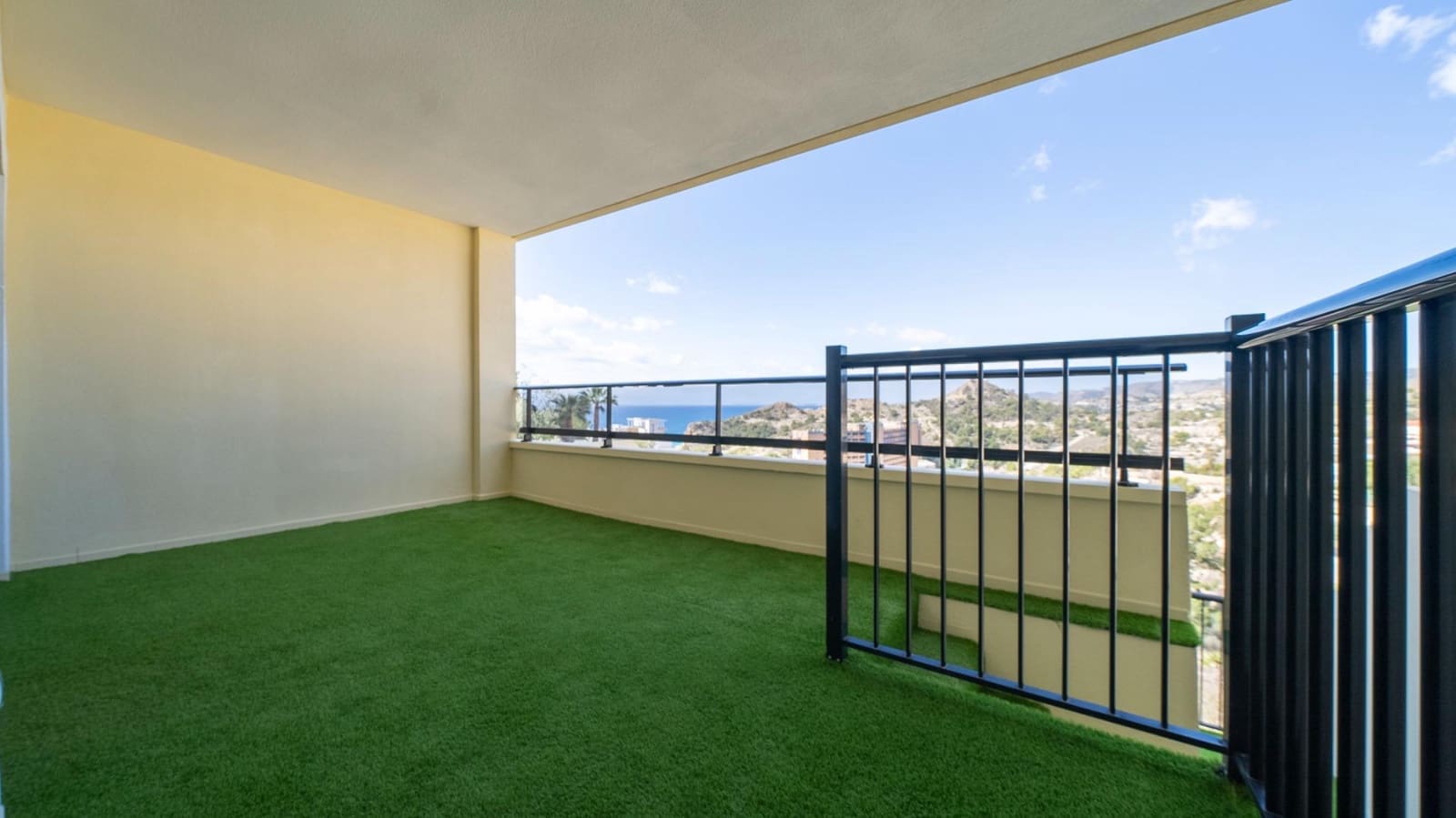 4 sypialnia Apartament na sprzedaż w Montiboli z basenem garażem - 380 000 € (Ref: 8263283)