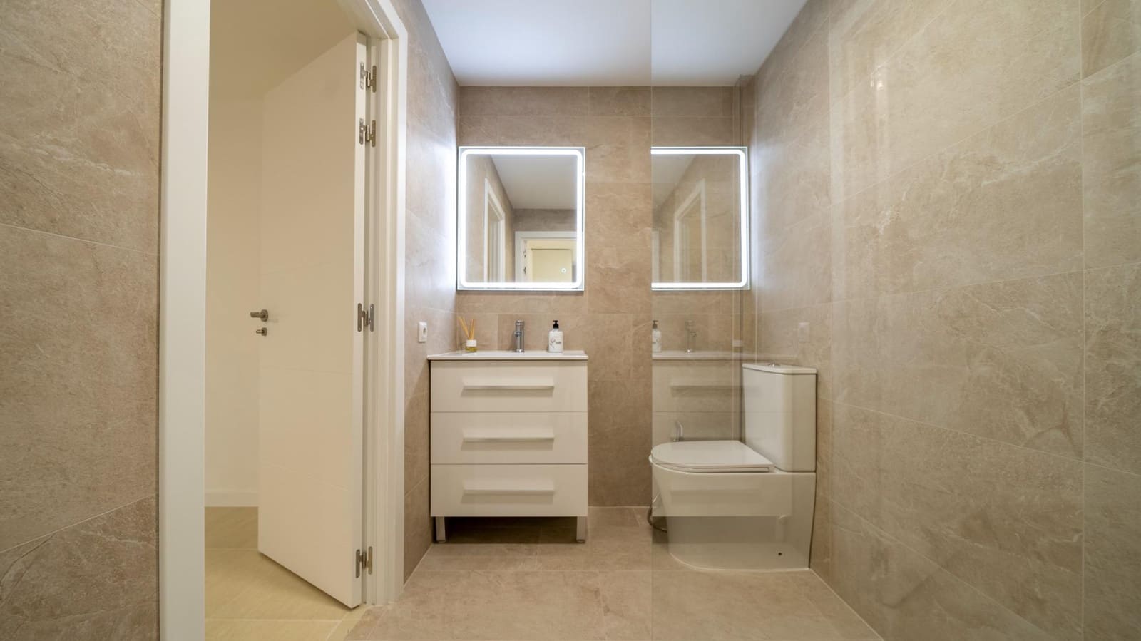 4 sypialnia Apartament na sprzedaż w Montiboli z basenem garażem - 380 000 € (Ref: 8263283)