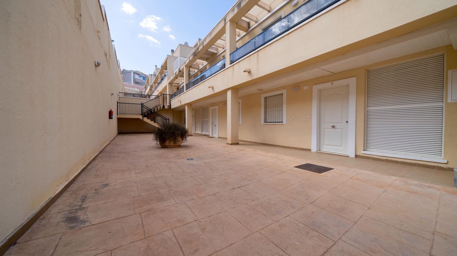 4 sypialnia Apartament na sprzedaż w Montiboli z basenem garażem - 380 000 € (Ref: 8263283)