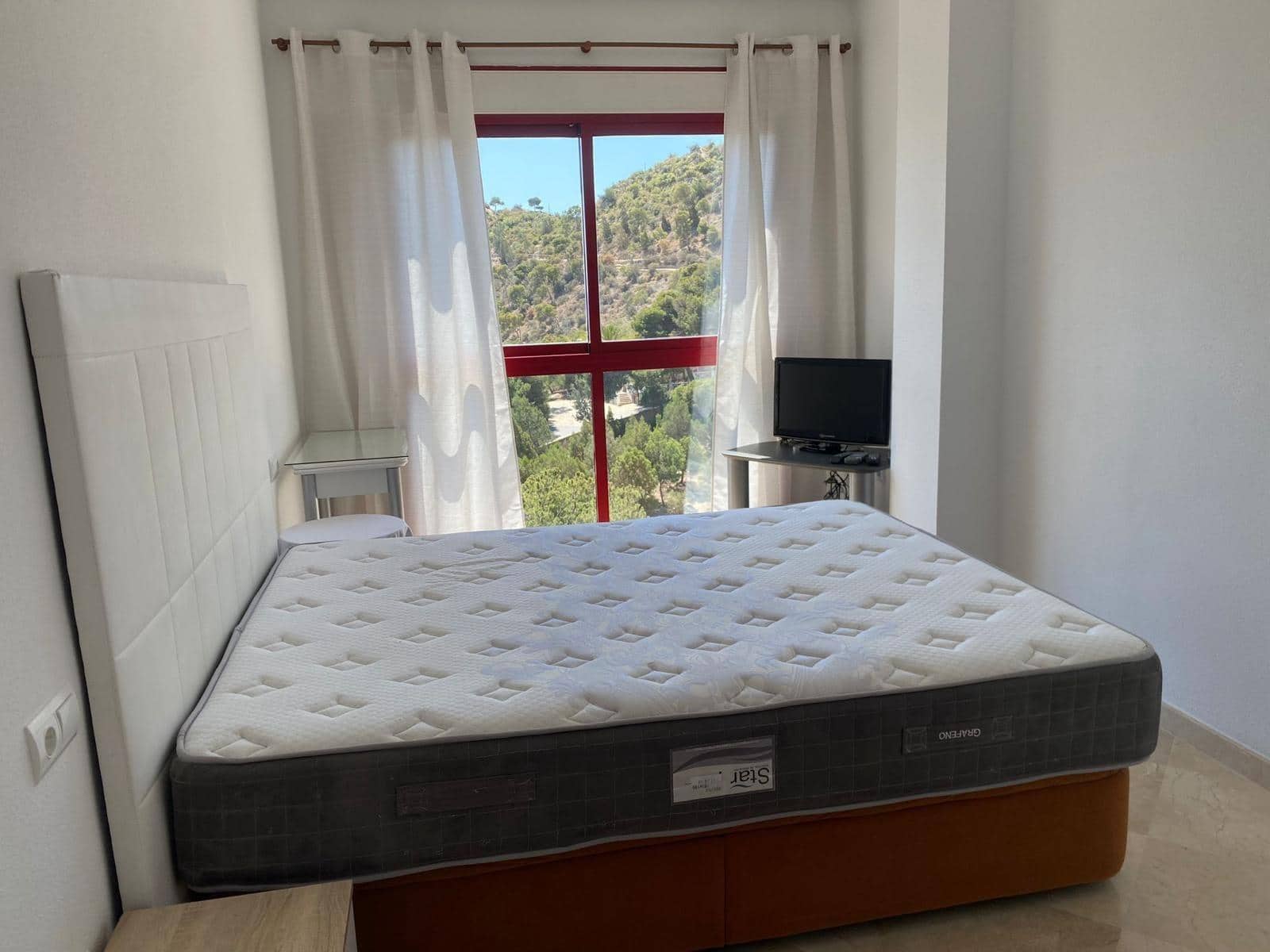 2 soverom Leilighet til leie i Alicante by - € 1 100 (Ref: 8338020)
