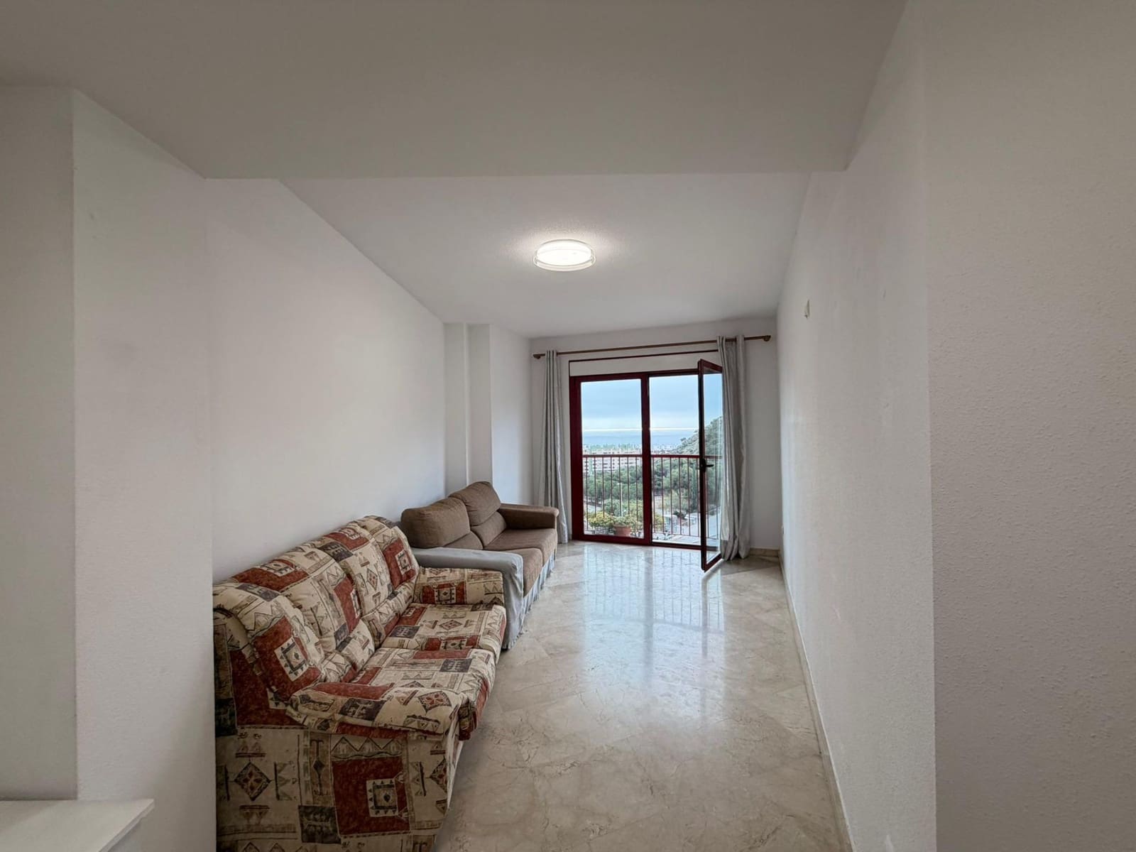 2 soverom Leilighet til leie i Alicante by - € 1 100 (Ref: 8338020)