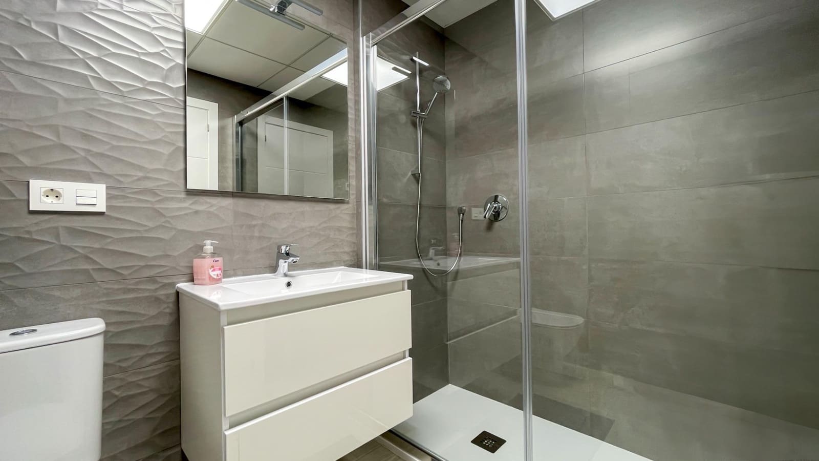 3 soveværelse Villa til leje i Finestrat med swimmingpool garage - € 3.200 (Ref: 8352220)