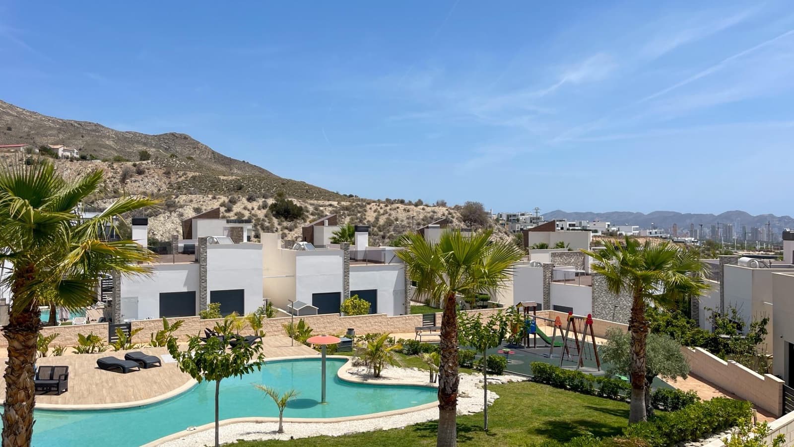 3 soveværelse Villa til leje i Finestrat med swimmingpool garage - € 3.200 (Ref: 8352220)