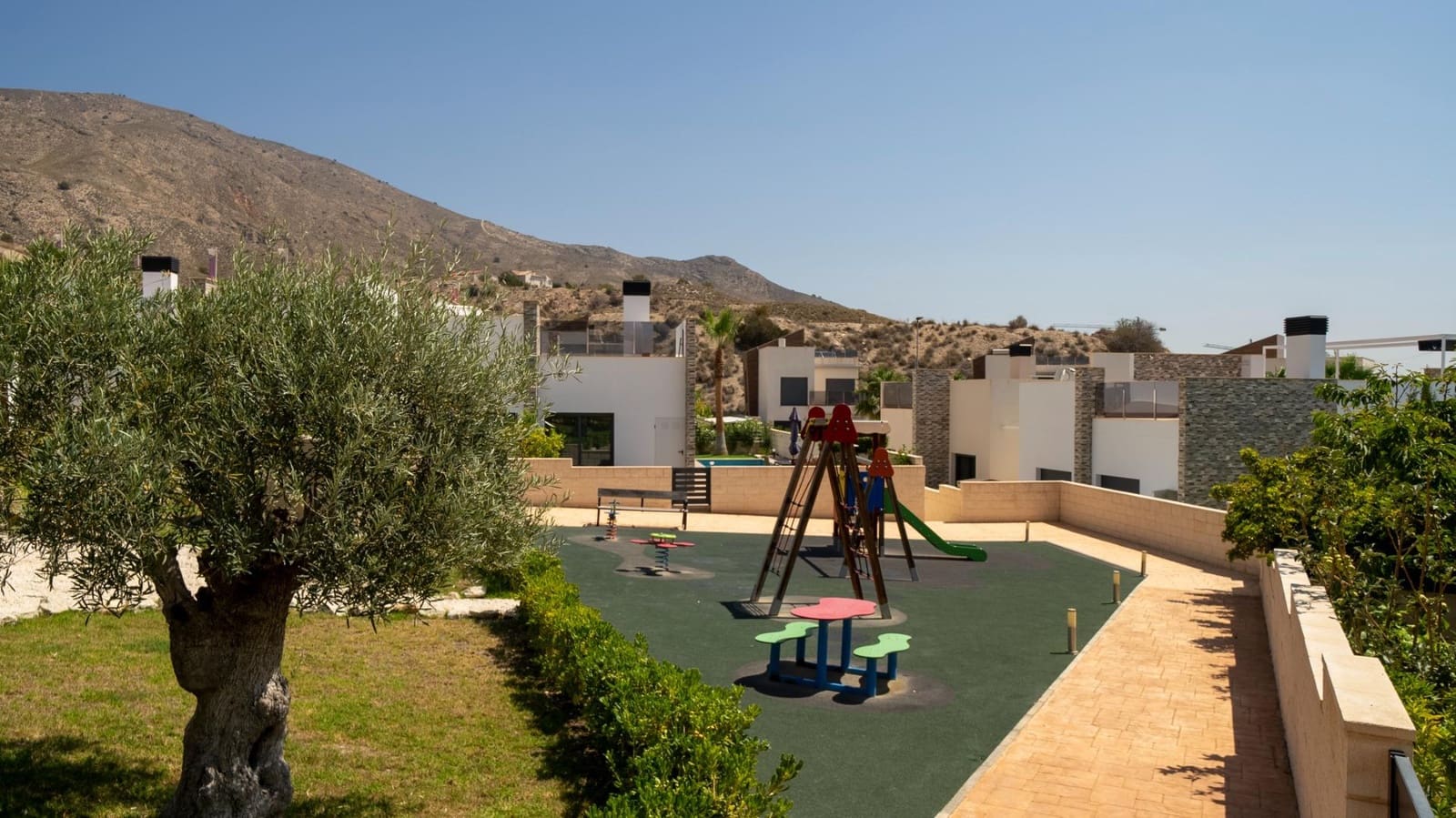 2 bedroom Apartment for rent in Finestrat with pool garage - € 1,500 (Ref: 8396782)