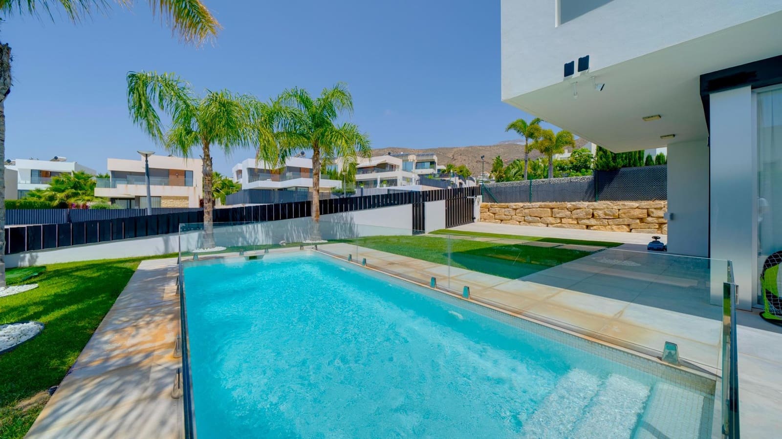 3 soveværelse Villa til leje i Finestrat med swimmingpool - € 4.995 (Ref: 8442528)