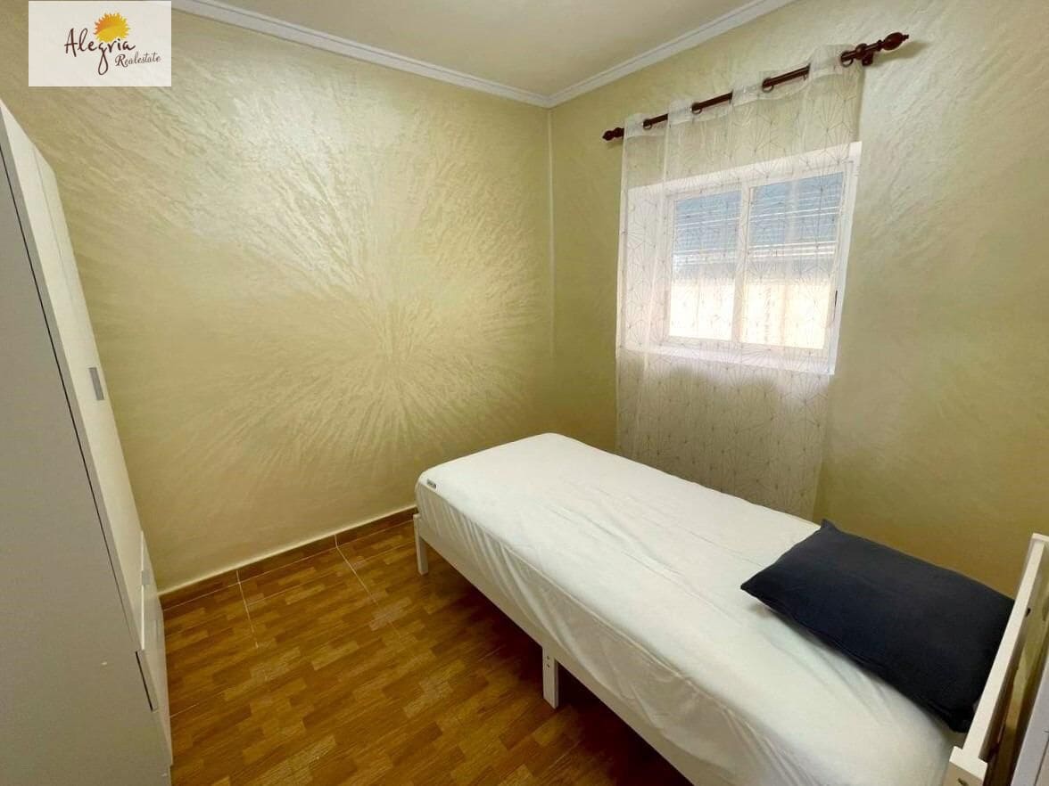 3 soveværelse Lejlighed til salg i Alicante by - € 125.000 (Ref: 8460277)