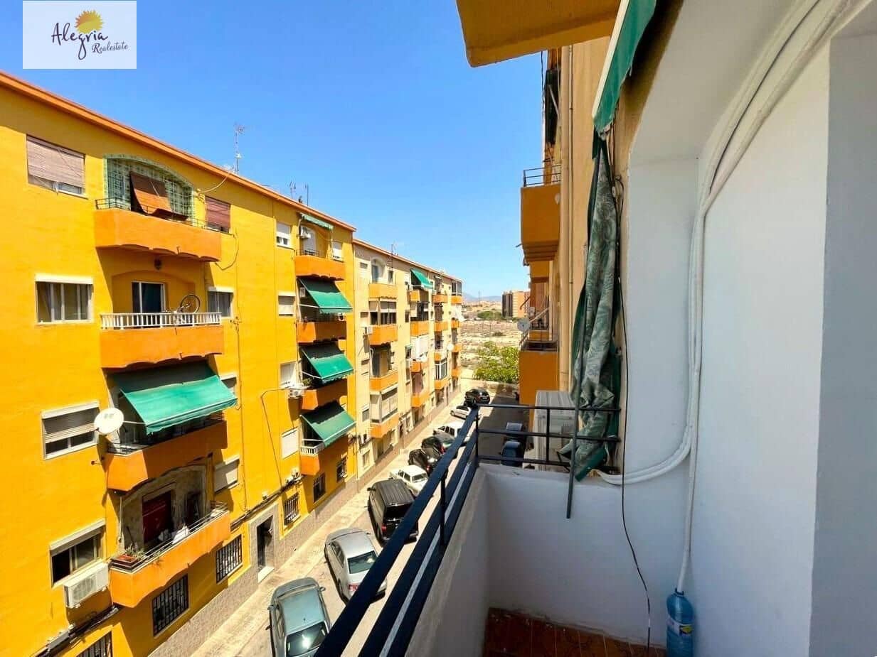 3 soveværelse Lejlighed til salg i Alicante by - € 125.000 (Ref: 8460277)