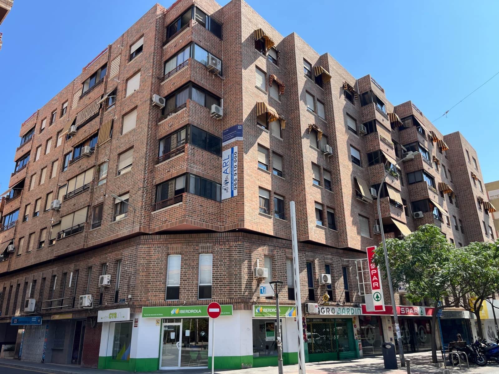 Garage for sale in Alicante / Alacant city - € 15,000 (Ref: 8463735)