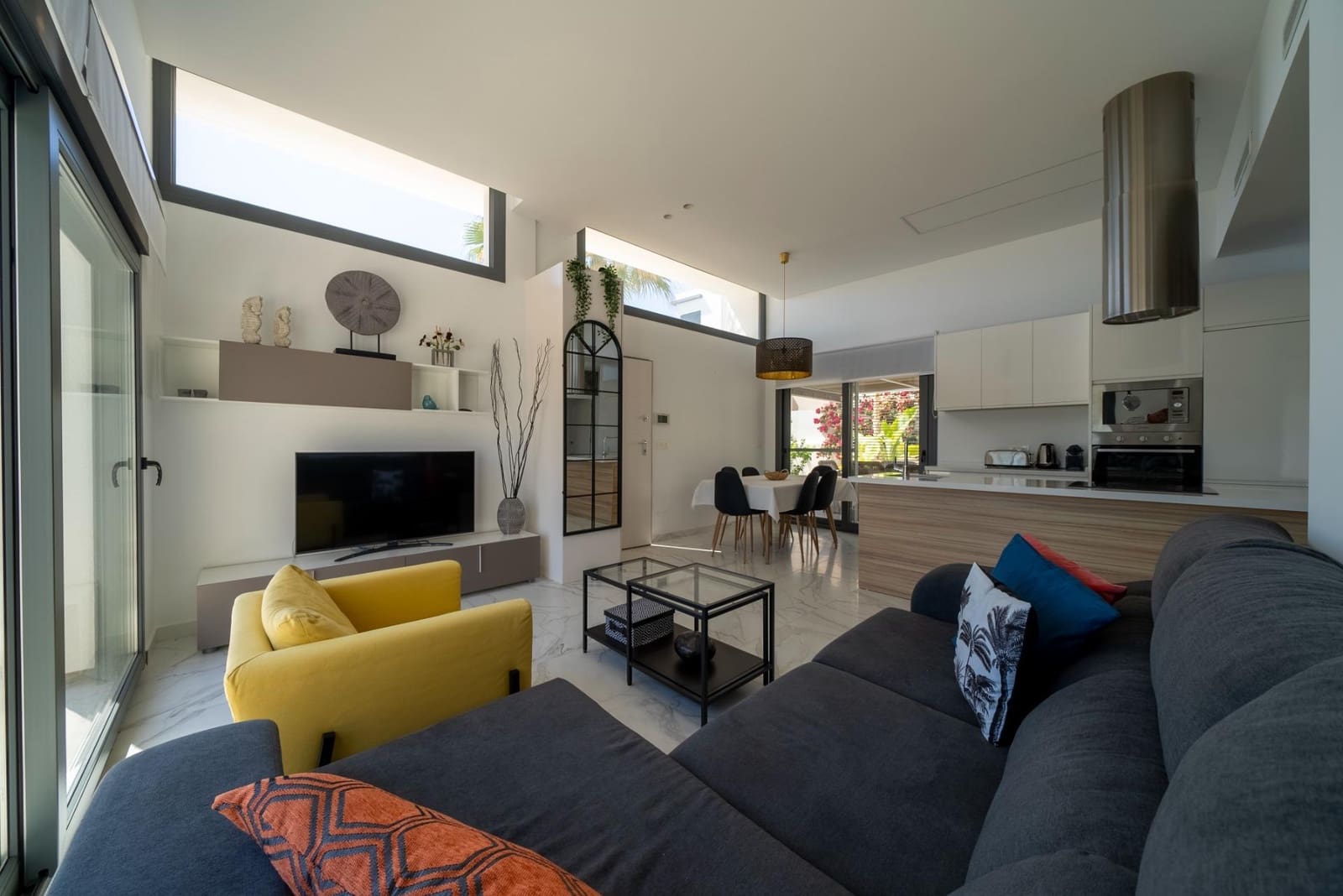 3 soveværelse Villa til leje i Finestrat med swimmingpool - € 3.500 (Ref: 8526851)