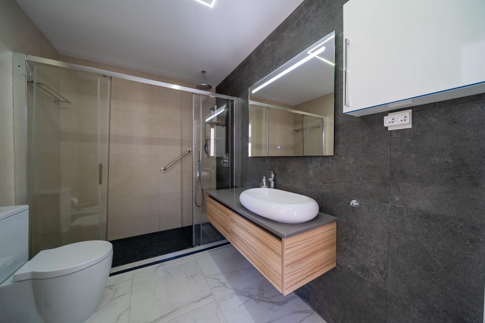 3 soveværelse Villa til leje i Finestrat med swimmingpool - € 3.500 (Ref: 8526851)