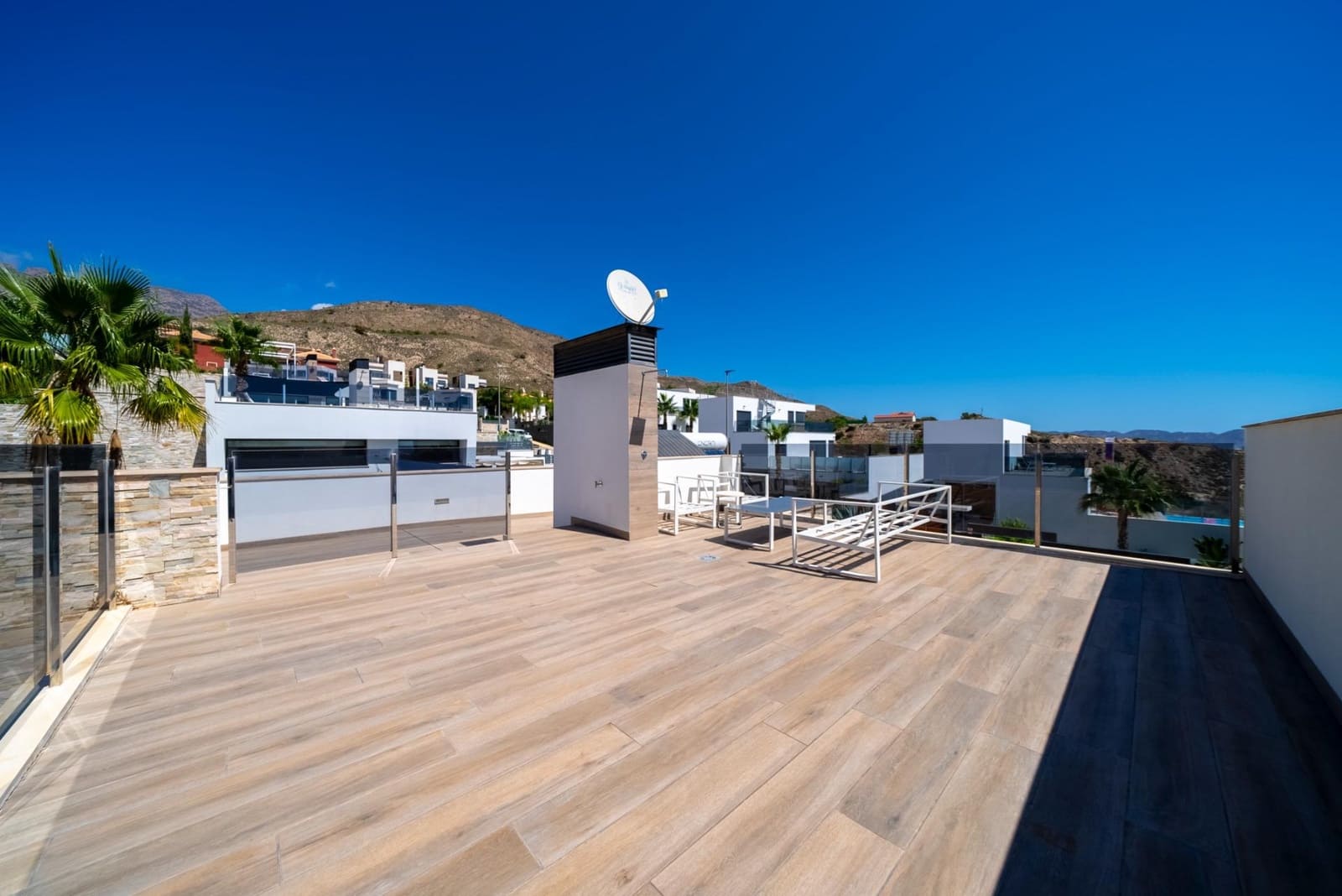 3 soveværelse Villa til leje i Finestrat med swimmingpool - € 3.500 (Ref: 8526851)