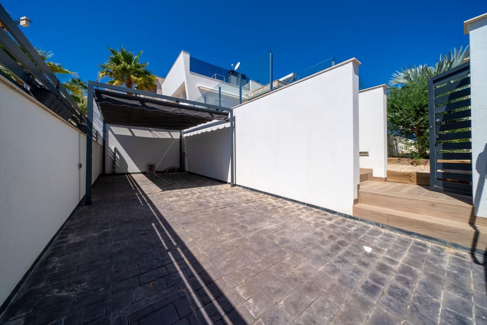 3 soveværelse Villa til leje i Finestrat med swimmingpool - € 3.500 (Ref: 8526851)