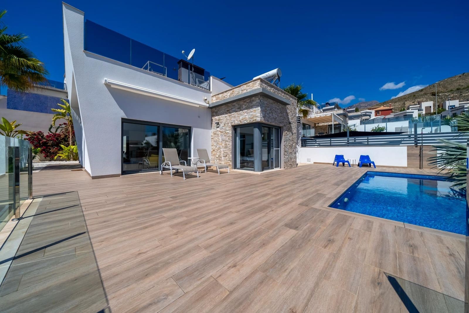 3 soveværelse Villa til leje i Finestrat med swimmingpool - € 3.500 (Ref: 8526851)