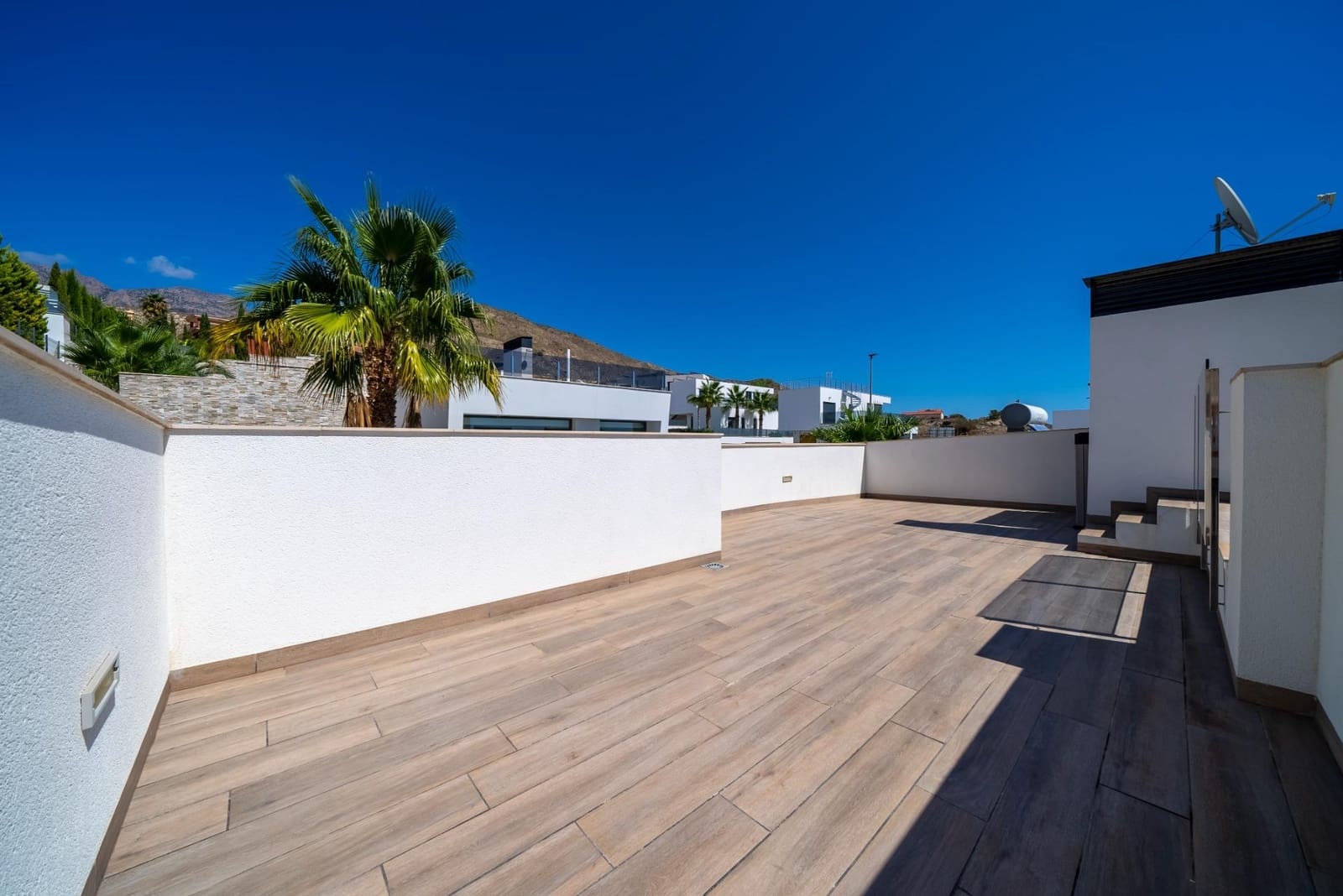 3 soveværelse Villa til leje i Finestrat med swimmingpool - € 3.500 (Ref: 8526851)