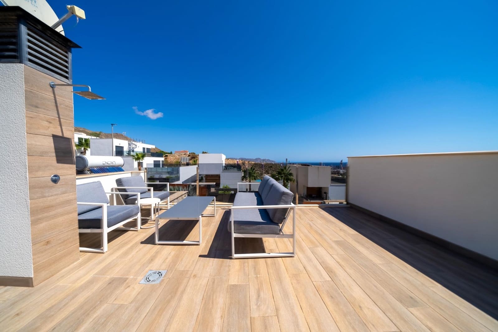 3 soveværelse Villa til leje i Finestrat med swimmingpool - € 3.500 (Ref: 8526851)