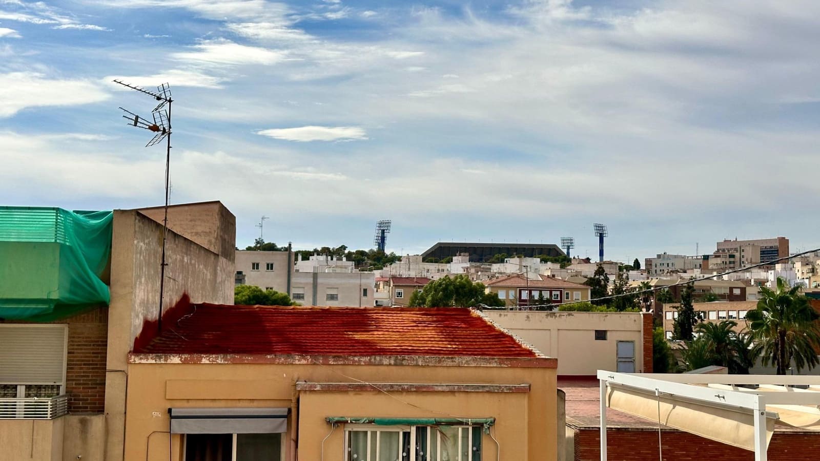 Appartement de 3 chambres à louer à Alicante ville - 1 100 € (Ref: 8601676)