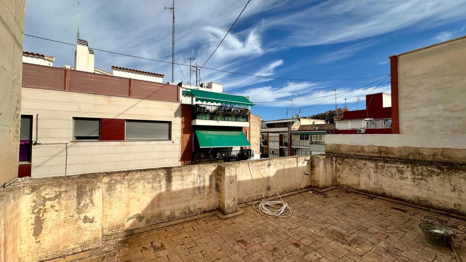 Appartement de 3 chambres à louer à Alicante ville - 1 100 € (Ref: 8601676)