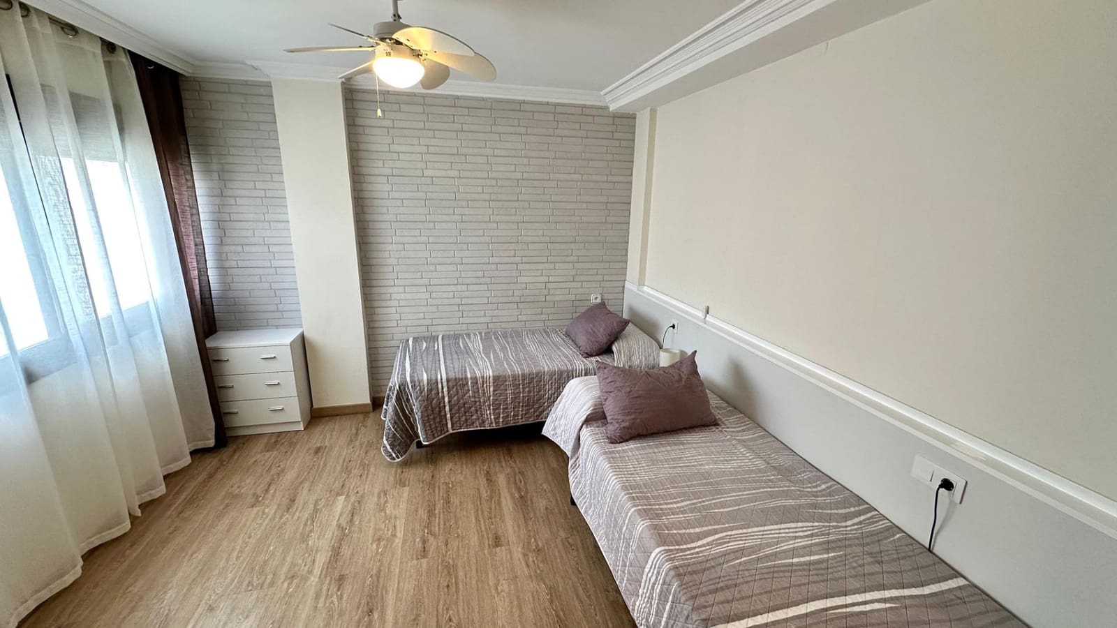 Appartement de 3 chambres à louer à Alicante ville - 1 100 € (Ref: 8601676)