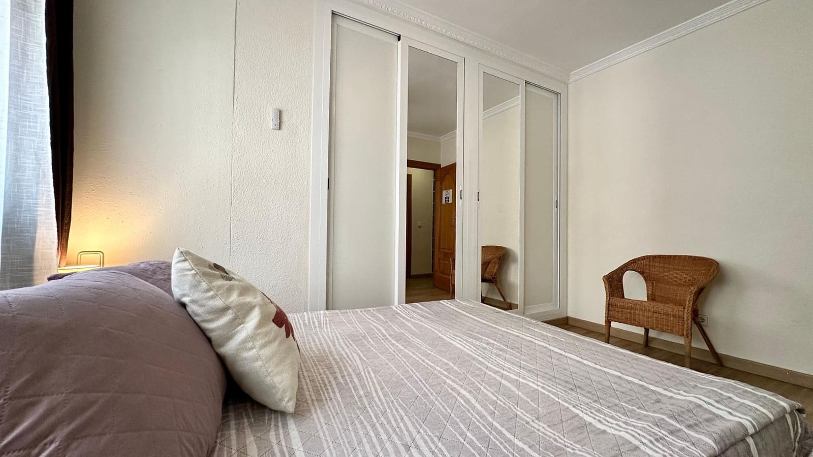 Appartement de 3 chambres à louer à Alicante ville - 1 100 € (Ref: 8601676)