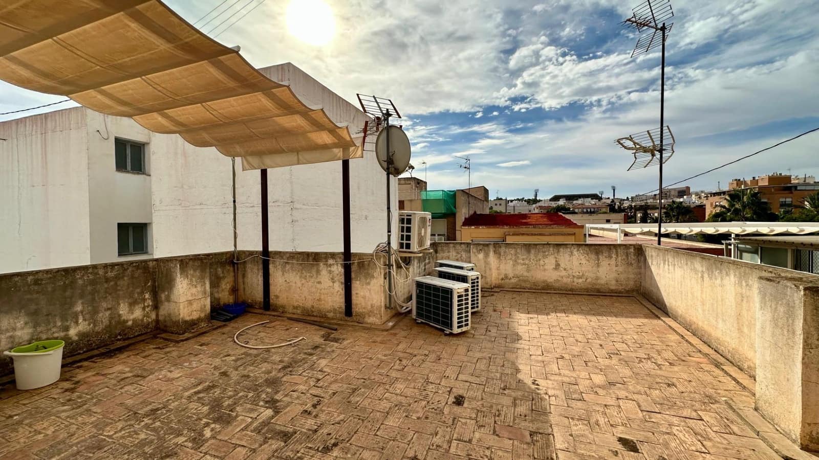 Appartement de 3 chambres à louer à Alicante ville - 1 100 € (Ref: 8601676)