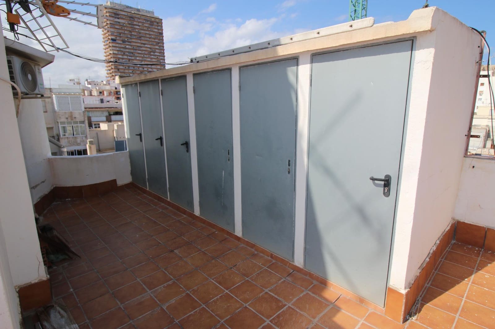 Appartement de 1 chambre à louer à Alicante ville - 1 100 € (Ref: 8612650)