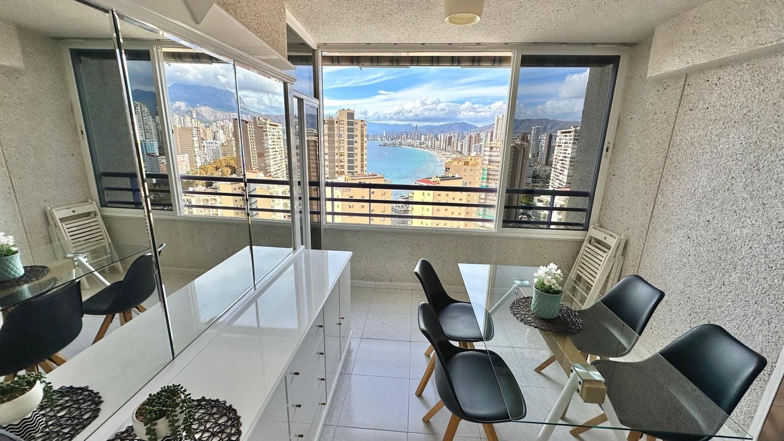 2 sovrum Lägenhet till salu i Benidorm med pool - 899 000 € (Ref: 8620028)