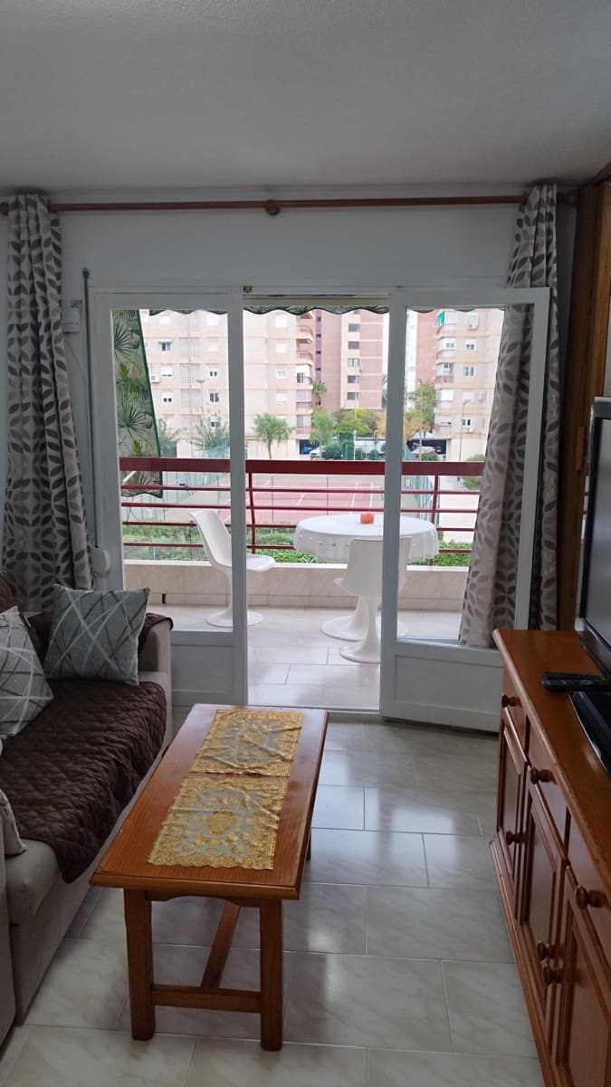 1 makuuhuone Asunto vuokrattavana paikassa Alicante kaupunki mukana uima-altaan - 950 € (Ref: 8634698)