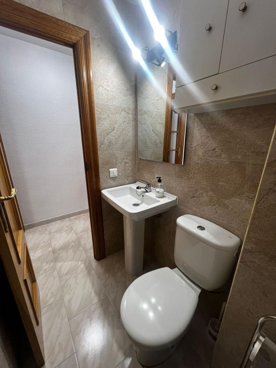 1 makuuhuone Asunto vuokrattavana paikassa Alicante kaupunki mukana uima-altaan - 950 € (Ref: 8634698)