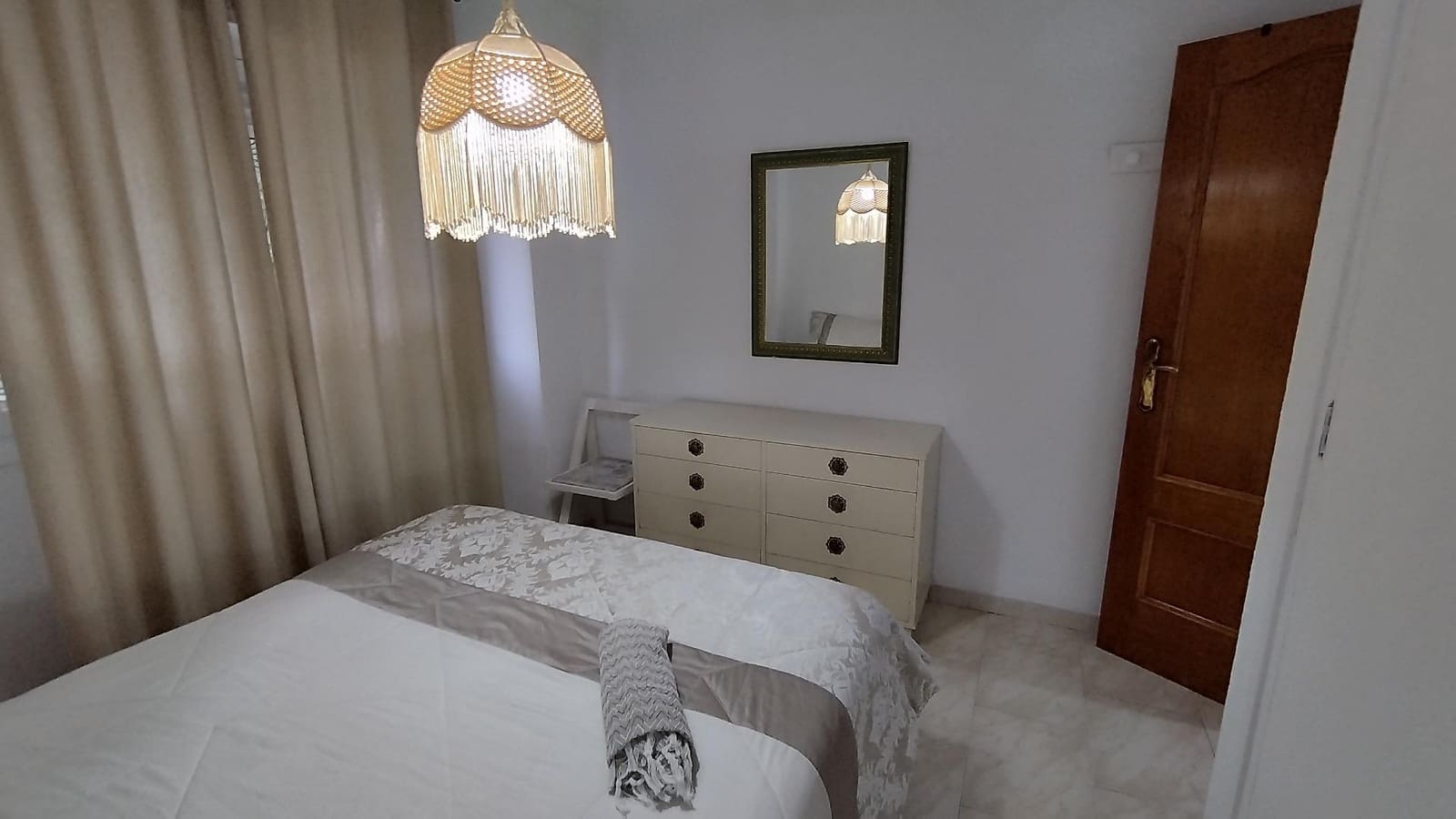 1 makuuhuone Asunto vuokrattavana paikassa Alicante kaupunki mukana uima-altaan - 950 € (Ref: 8634698)