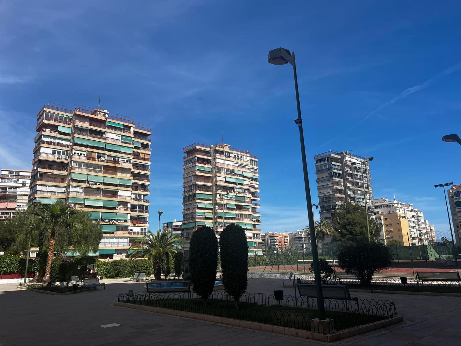 1 makuuhuone Asunto vuokrattavana paikassa Alicante kaupunki mukana uima-altaan - 950 € (Ref: 8634698)