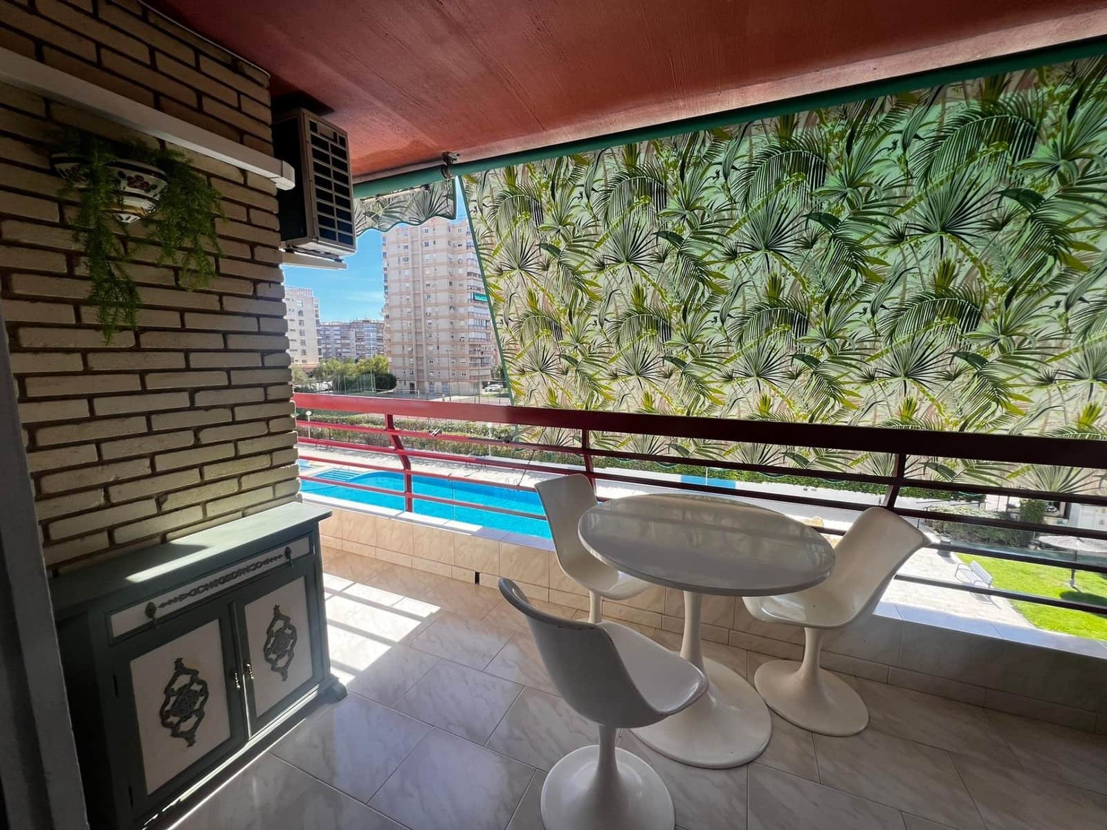 1 makuuhuone Asunto vuokrattavana paikassa Alicante kaupunki mukana uima-altaan - 950 € (Ref: 8634698)